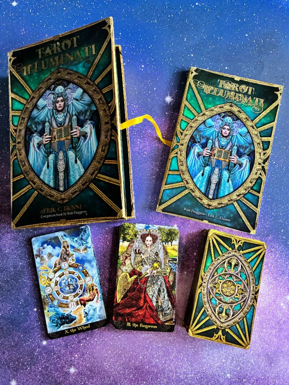 Tarot Illuminati with book